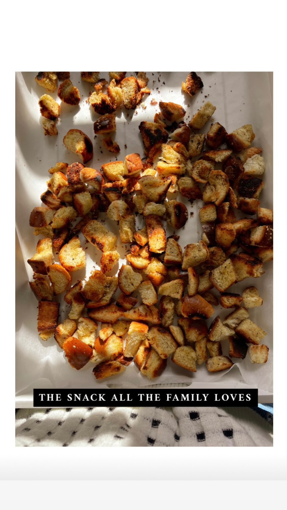 Crostini, croutons, crispy bread bites — call them what you want, but just make them, don’t buy them 🙃

Use your weekly bread leftovers and keep a jar on hand: perfect for kids’ snacks (mine love them), salads, or soups. They keep well in a sealed jar 🥖🫙

Let me know!

#myitalianflavors #croutons #easysnack