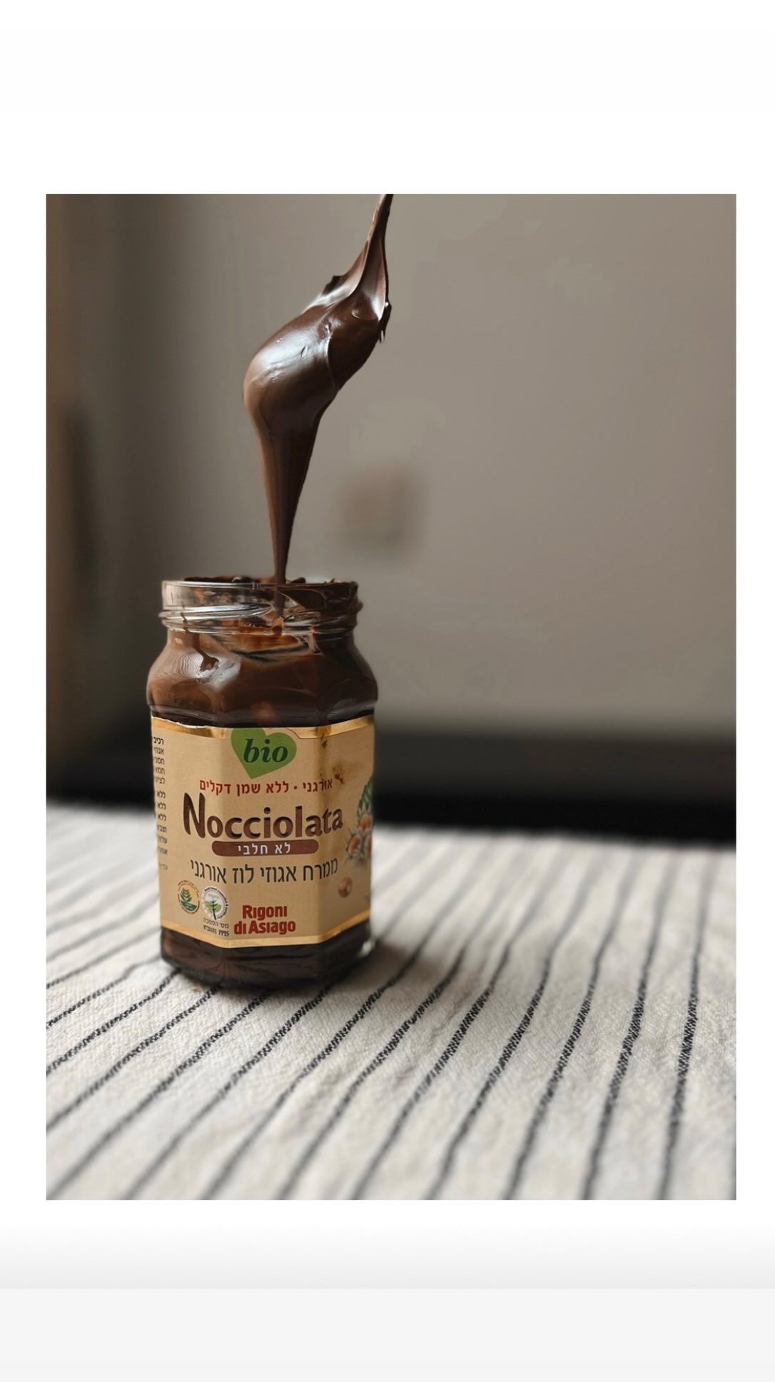 I made some ice cream smoothies for my child since he’s getting surgery tomorrow ❤️
They’re creamy, high in protein, and super easy to prep — just blend and freeze (or refrigerate if you like it softer).

Here are the combos I made:
🍌 Banana Date Smoothie – 200g protein yogurt, 1 banana, 2 dates
🍫 Chocolate Dream – 200g Greek yogurt + a spoonful (or two 😋) of organic chocolate cream — Nutella works too!
🥭 Tropical Cottage Cream – 250g cottage cheese + 1 ripe mango

You can also add maple or honey.

I like to freeze them for a quick cold treat. 💛

#rigonidiasiago #myitalianflavors #italianfoodblogger #telaviveats #italianfoodbloggers #smoothierecipe #vloglife #calmfluencer #italianrecipes